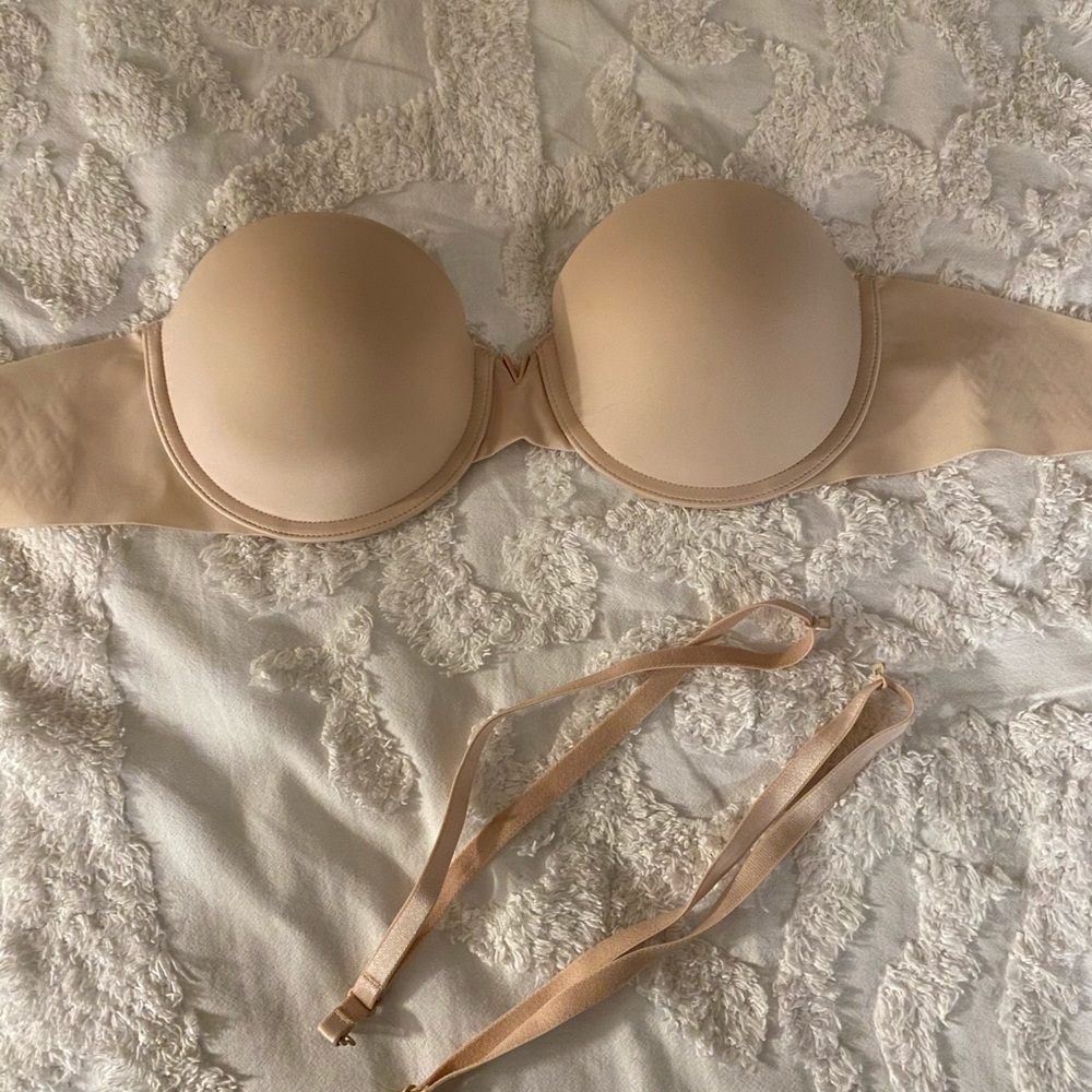 Victoria Secret Strapless Bra (comes with straps)